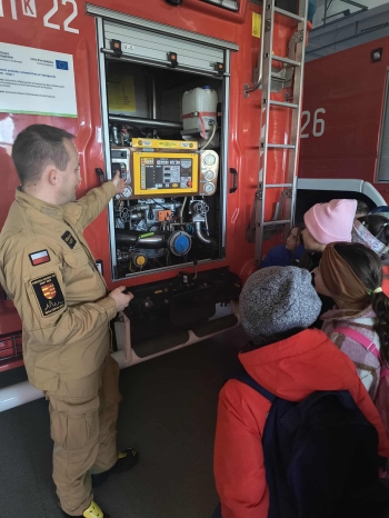 1806dc15-57c3-46e6-8d04-3d8ab53ec25b