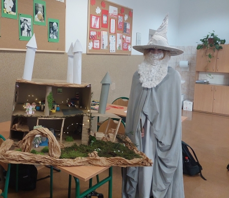 Projekt edukacyjny '' Z Hobbitonu do...''