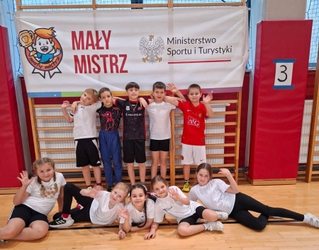 Mikołajkowe zmagania sportowe trzecioklasistów!